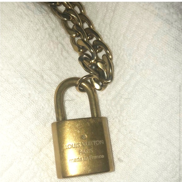 LV ⚜️ chain & lock - Picture 3 of 3